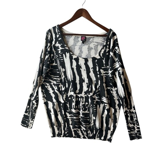 Angora Sweater Women's XL BEBE White‎ Black Dolman Relaxed Geometric - Picture 1 of 7